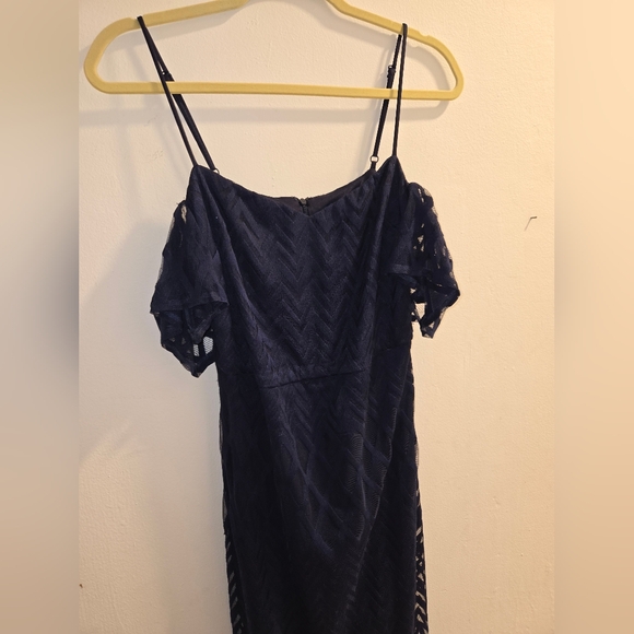 🌟 Guess long blue dress with chevron pattern 🌟 - Picture 6 of 6